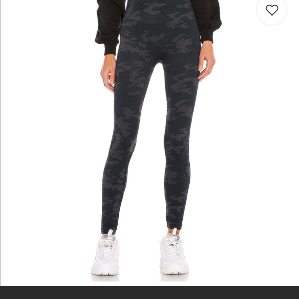 Spanx Look at Me Now Seamless Leggings Camo black